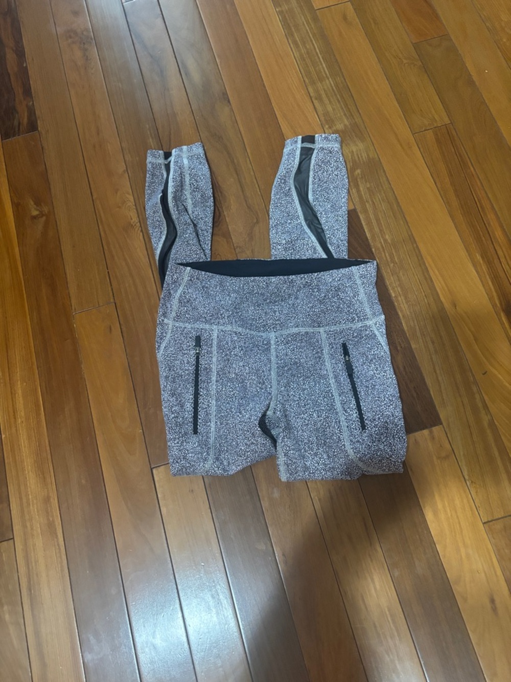 ❤️FINAL❤️Like New Lululemon gray leggings with Zipper Pockets